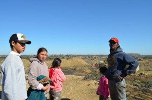 CLOETE La mayoría de los vecinos padecen enfermedades a causa del carbón. El polvo de los tajos que trabajan día y noche no nos deja respirar, señalan los habitantes de Cloete. Foto Sanjuana Martínez