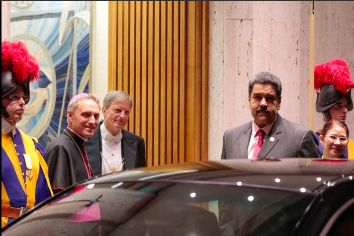 Maduro recibido en el Vaticano por el Jefe le casa Pontificia y secretario de Bendicto, George Gänswein. Religión Digital, 24-10, noche.
